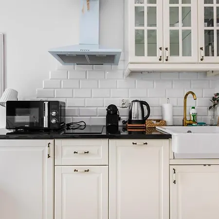 Comfy - Stare Z Ogrodem Apartman *